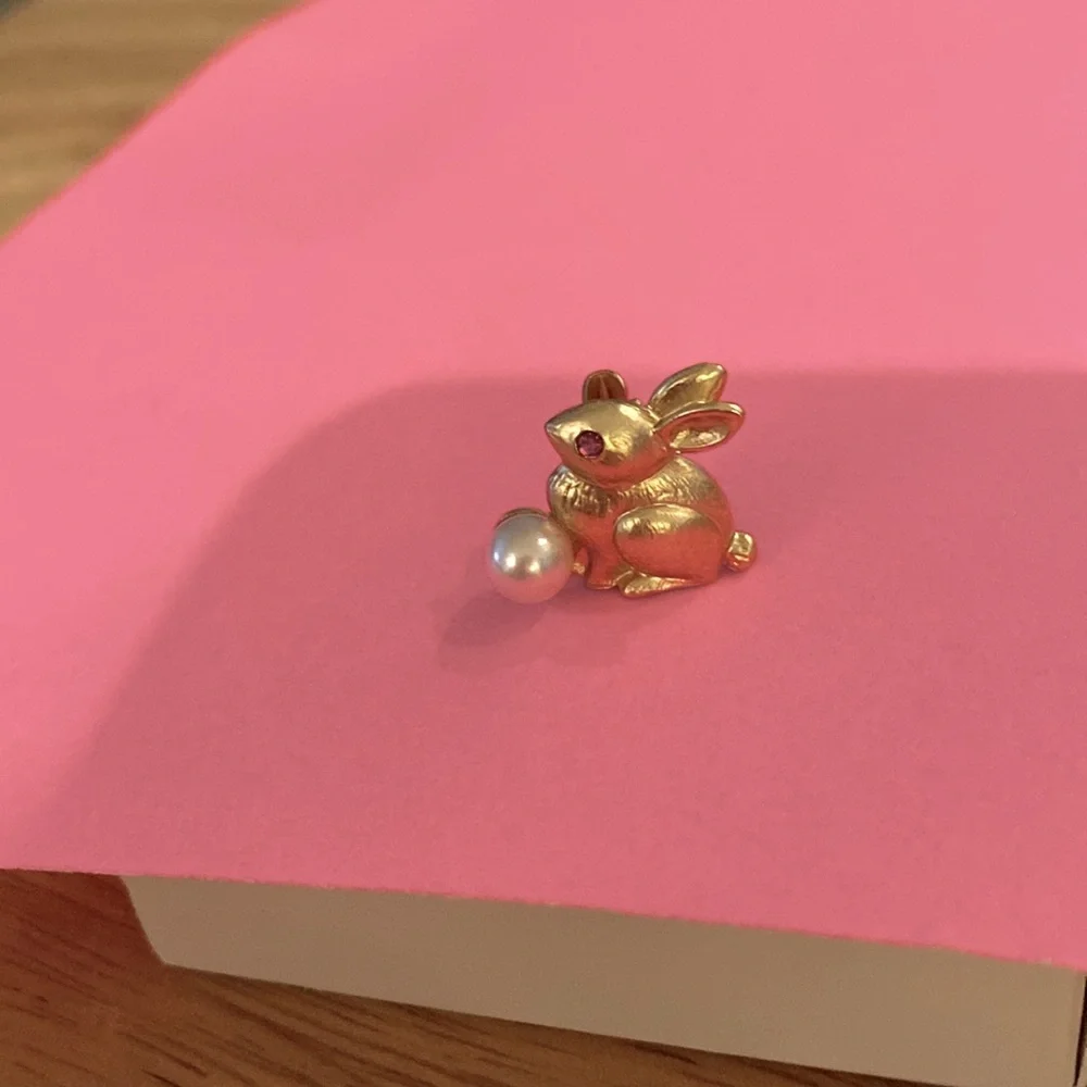 Small Rabbit Pin/Brooch - Picture 2 of 4